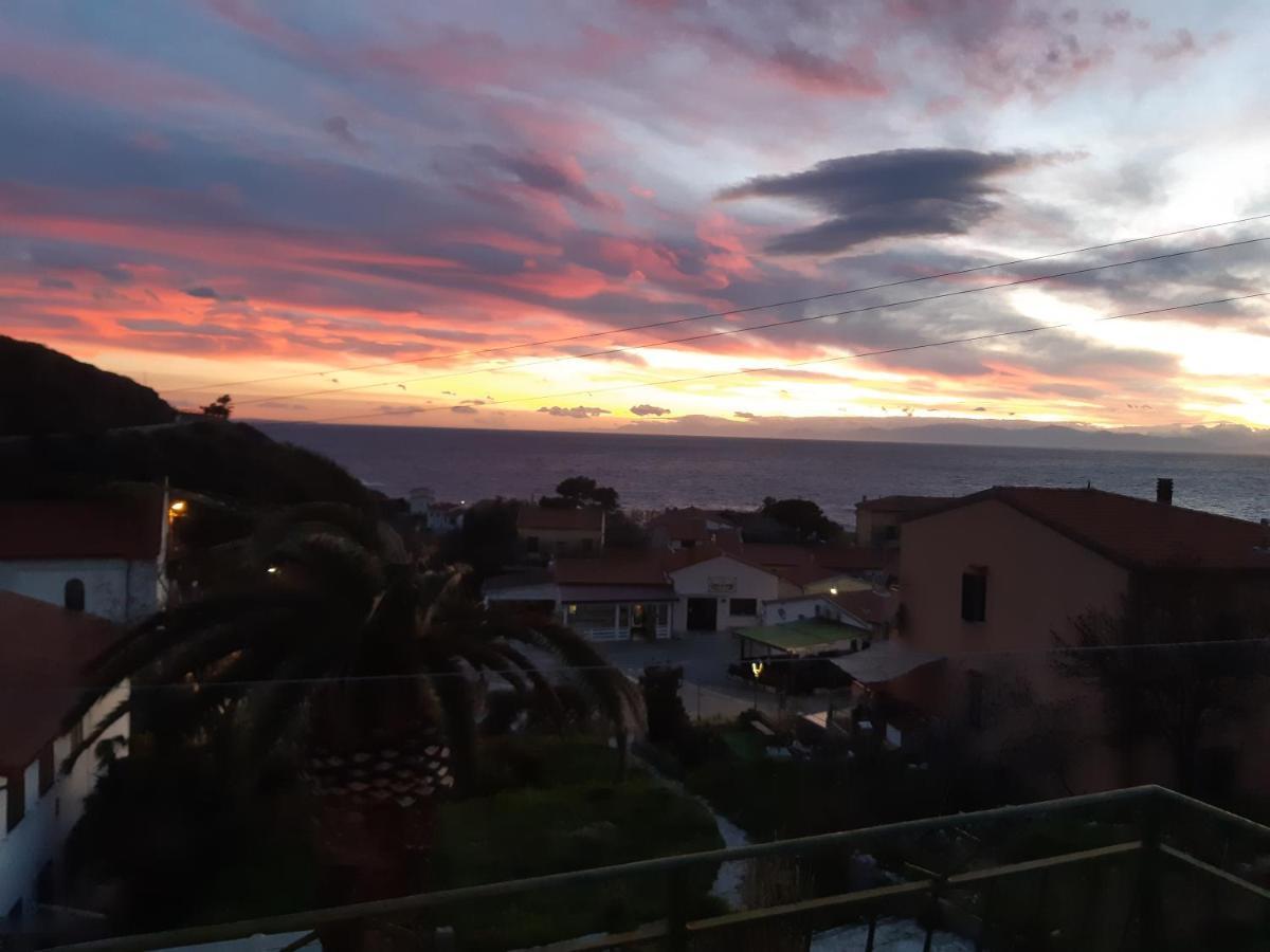 La Casa Del Sole Leilighet Pomonte Eksteriør bilde